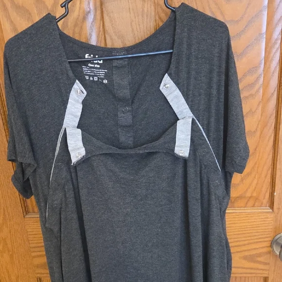 Frida Mom Gray Short Sleeve Hospital Gown - Picture 4 of 6